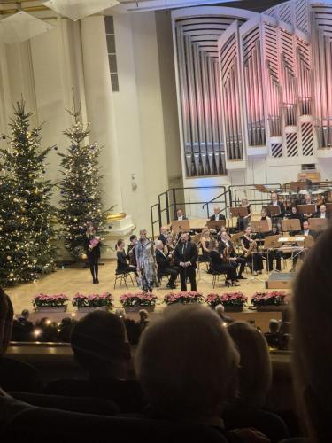 4. Widok z góry na scenę - początek koncertu.